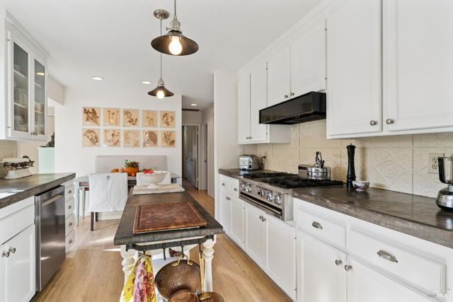 257 Perkins St, Sonoma, CA 95476