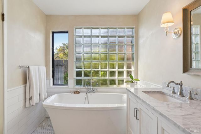 257 Perkins St, Sonoma, CA 95476