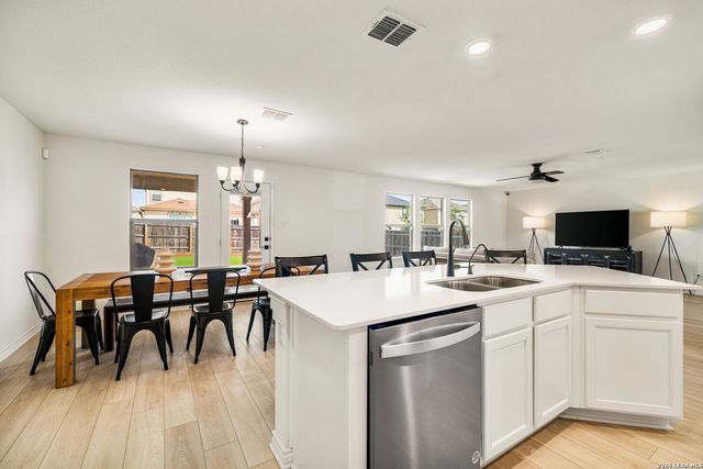 3508 Under Par, San Antonio, TX 78245