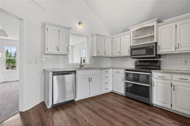 712 S Sunset Lane, Raymore, MO 64083