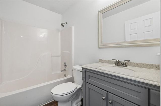 712 S Sunset Lane, Raymore, MO 64083