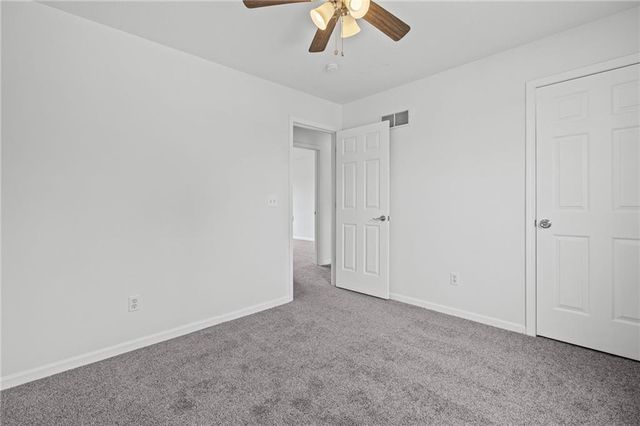 712 S Sunset Lane, Raymore, MO 64083