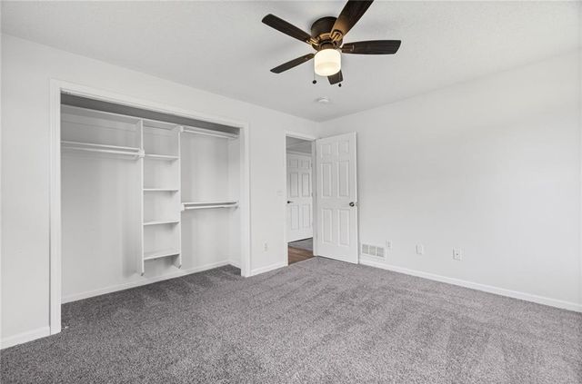 712 S Sunset Lane, Raymore, MO 64083