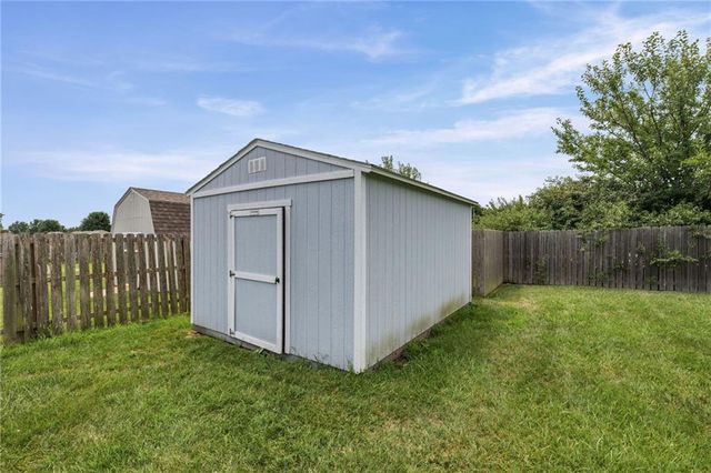712 S Sunset Lane, Raymore, MO 64083