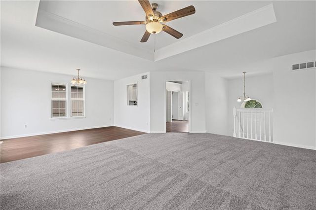 712 S Sunset Lane, Raymore, MO 64083