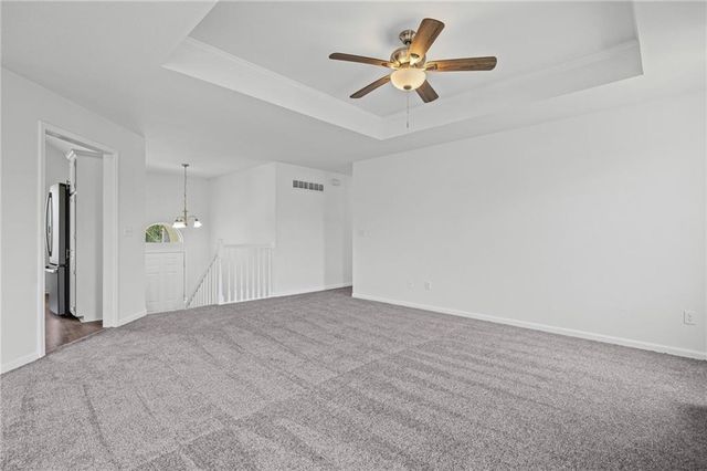 712 S Sunset Lane, Raymore, MO 64083