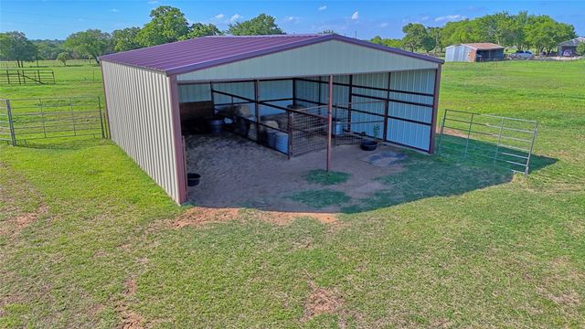 433 Fruitland Road, Bowie, TX 76230