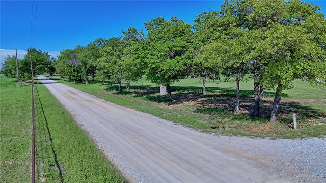 433 Fruitland Road, Bowie, TX 76230