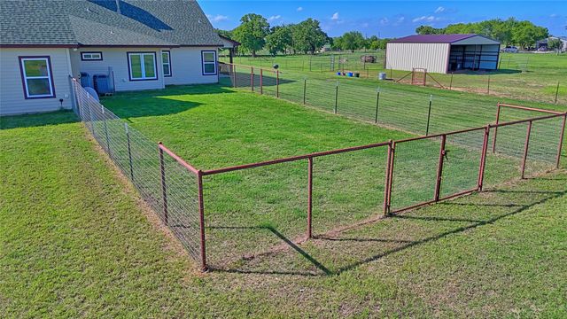 433 Fruitland Road, Bowie, TX 76230