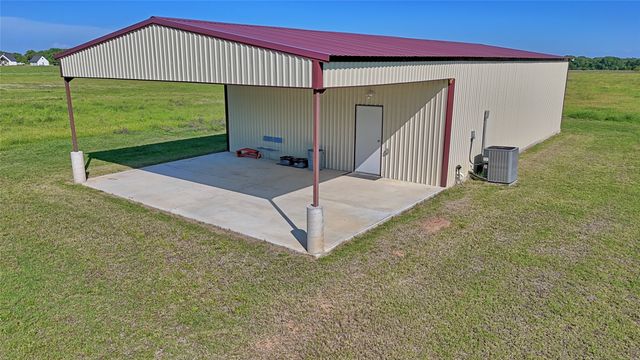 433 Fruitland Road, Bowie, TX 76230