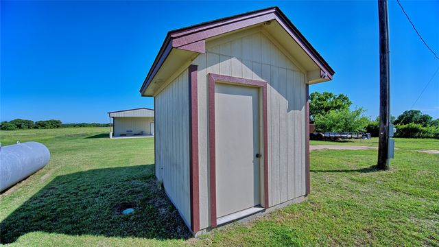 433 Fruitland Road, Bowie, TX 76230