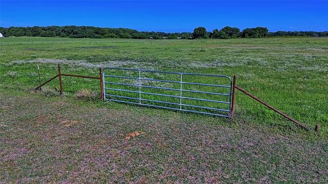 433 Fruitland Road, Bowie, TX 76230