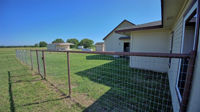 433 Fruitland Road, Bowie, TX 76230