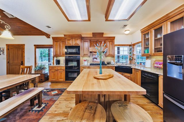 433 Fruitland Road, Bowie, TX 76230