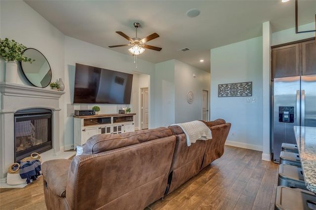 3013 Bar H Avenue, Aubrey, TX 76227