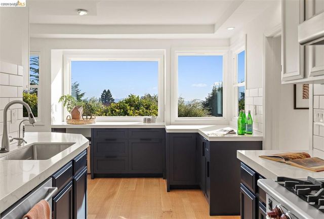 4 Estates Dr, Kensington, CA 94707