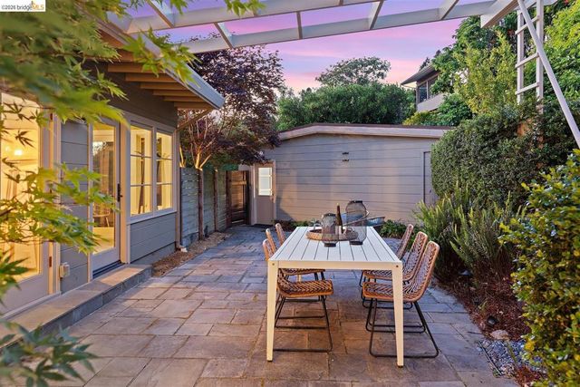 4 Estates Dr, Kensington, CA 94707
