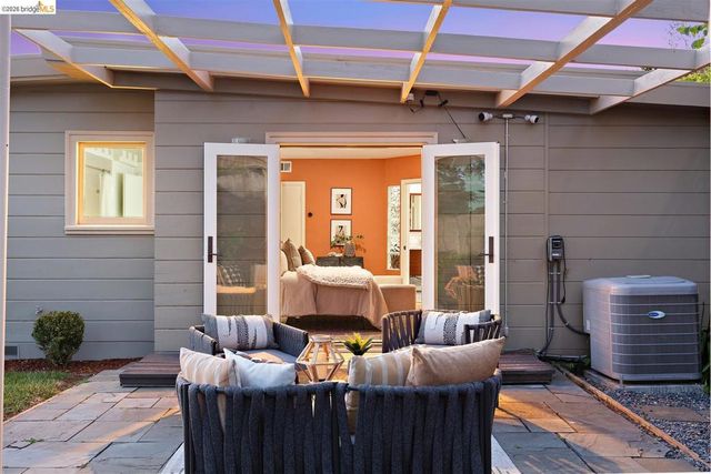 4 Estates Dr, Kensington, CA 94707