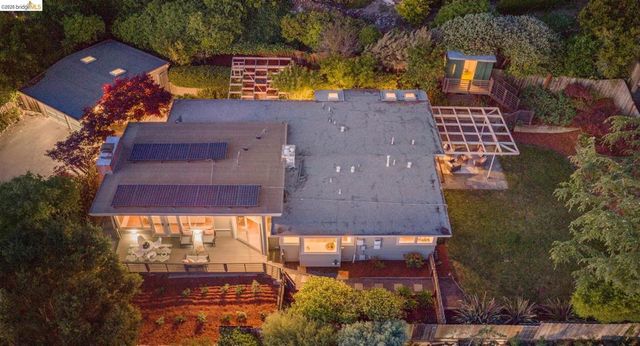 4 Estates Dr, Kensington, CA 94707
