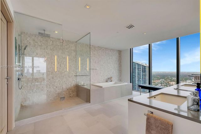 68 SE 6th Street 3911, Miami, FL 33131