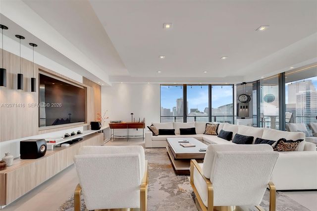 68 SE 6th Street 3911, Miami, FL 33131