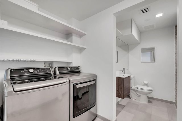 68 SE 6th Street 3911, Miami, FL 33131