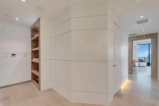 68 SE 6th Street 3911, Miami, FL 33131