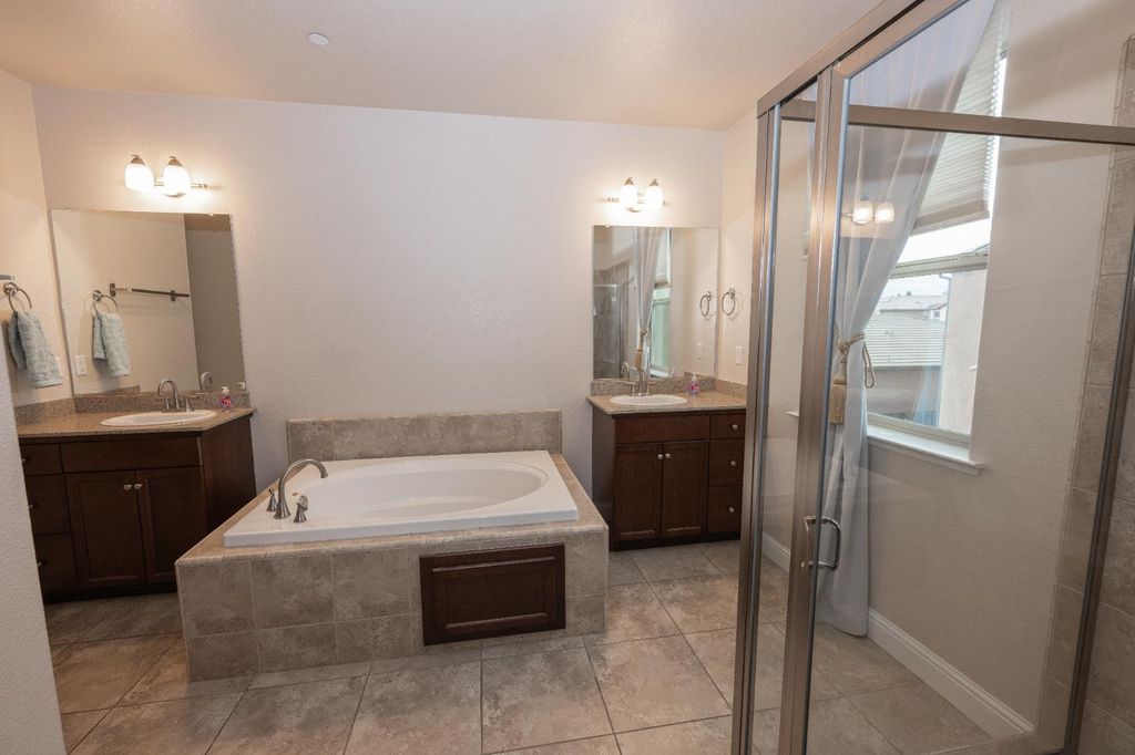 Image 15 of property listing at 1634 E Autumn Sage Avenue, Fresno, CA 93730