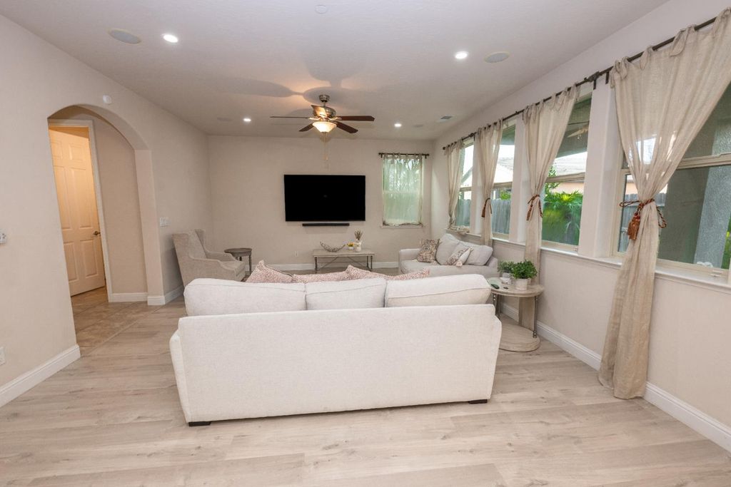 Image 3 of property listing at 1634 E Autumn Sage Avenue, Fresno, CA 93730