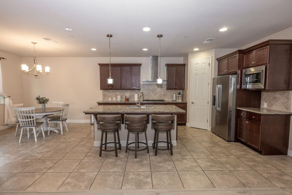 Image 7 of property listing at 1634 E Autumn Sage Avenue, Fresno, CA 93730