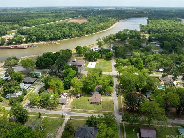 110 W Curran Street, Des Arc, AR 72040