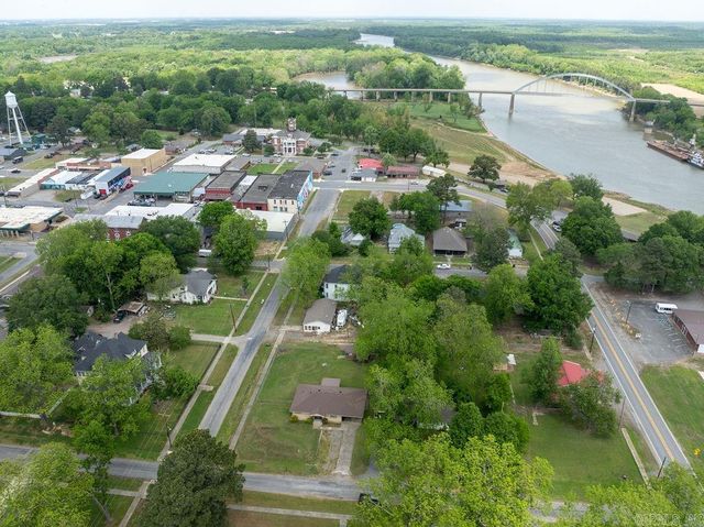 110 W Curran Street, Des Arc, AR 72040