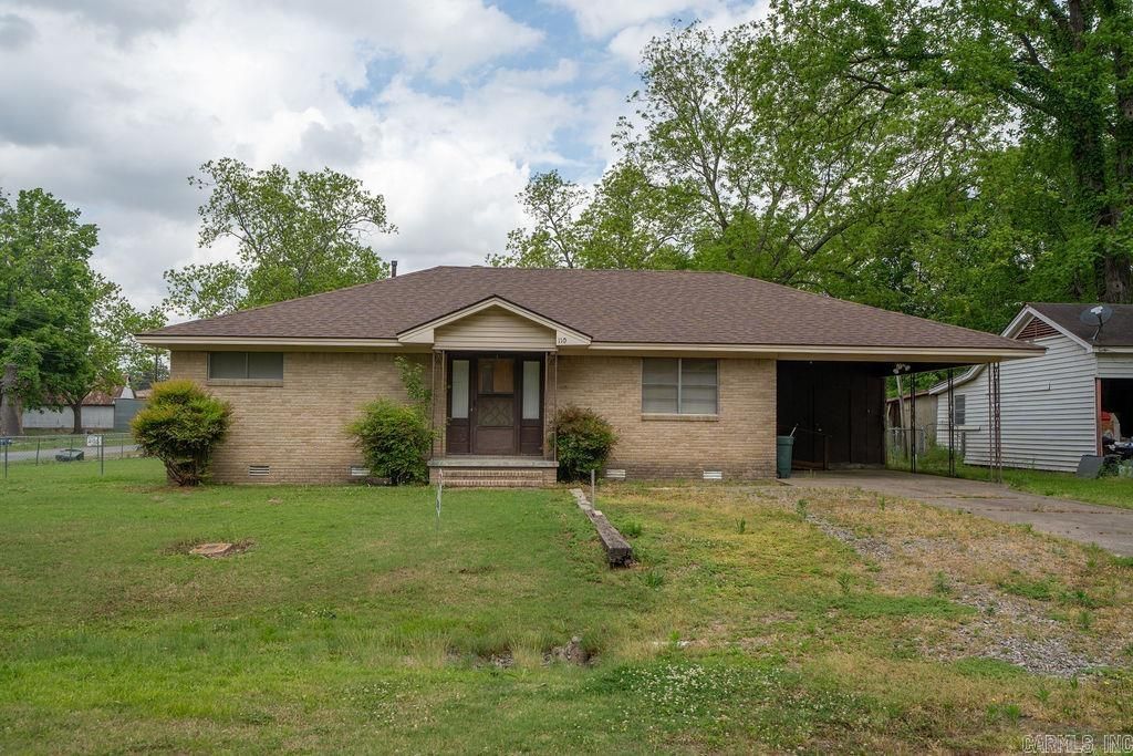 110 W Curran Street, Des Arc, AR 72040