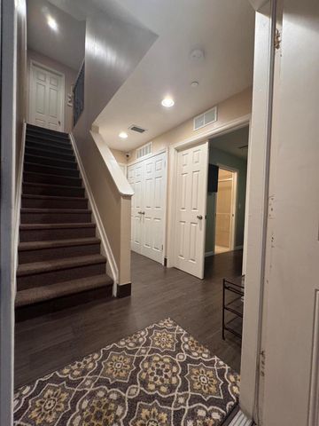 1033 NE 17th Way 604, Fort Lauderdale, FL 33304