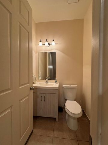 1033 NE 17th Way 604, Fort Lauderdale, FL 33304