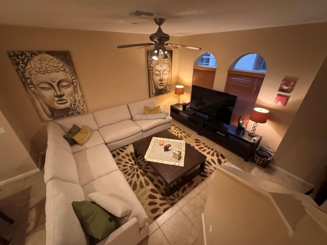 1033 NE 17th Way 604, Fort Lauderdale, FL 33304