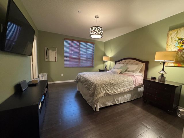 1033 NE 17th Way 604, Fort Lauderdale, FL 33304