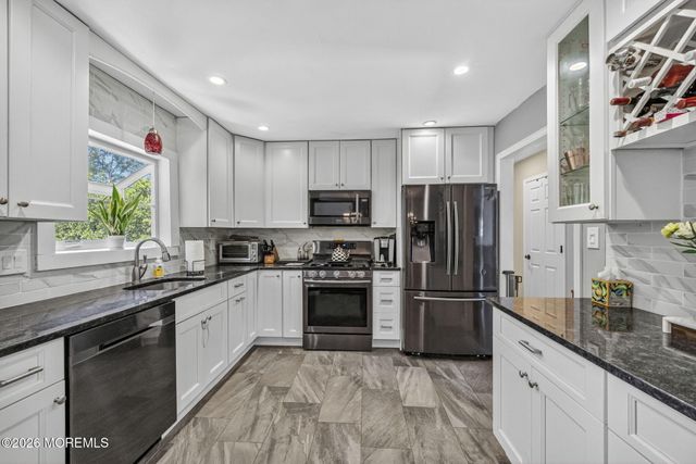 24 Eliot Road, Manalapan, NJ 07726