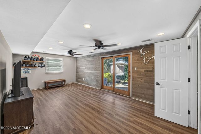 24 Eliot Road, Manalapan, NJ 07726