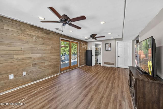 24 Eliot Road, Manalapan, NJ 07726