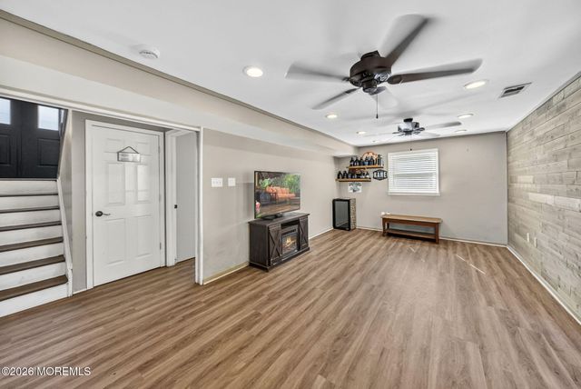 24 Eliot Road, Manalapan, NJ 07726