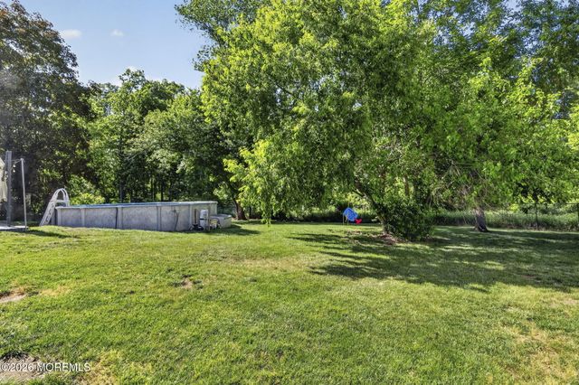 24 Eliot Road, Manalapan, NJ 07726