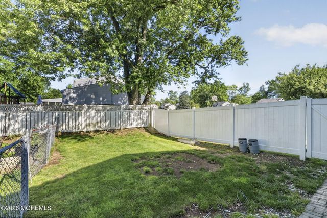 24 Eliot Road, Manalapan, NJ 07726