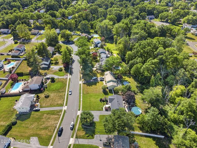 24 Eliot Road, Manalapan, NJ 07726