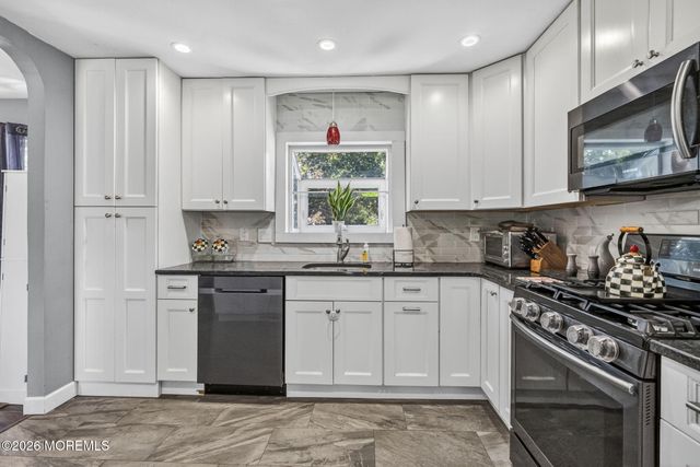 24 Eliot Road, Manalapan, NJ 07726
