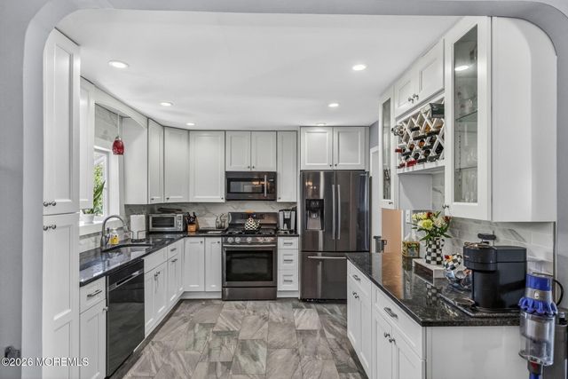 24 Eliot Road, Manalapan, NJ 07726
