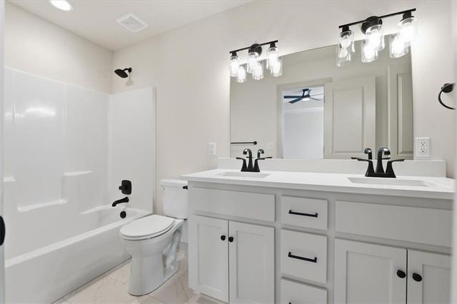 12701 Applewood Drive, Grandview, MO 64030