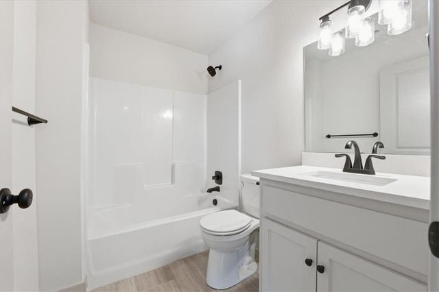 12701 Applewood Drive, Grandview, MO 64030