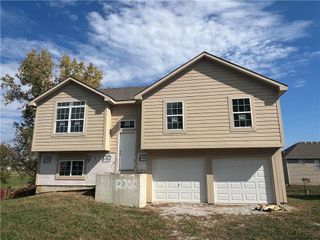 12701 Applewood Drive, Grandview, MO 64030