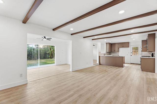 4704 Winners Circle, Bakersfield, CA 93309